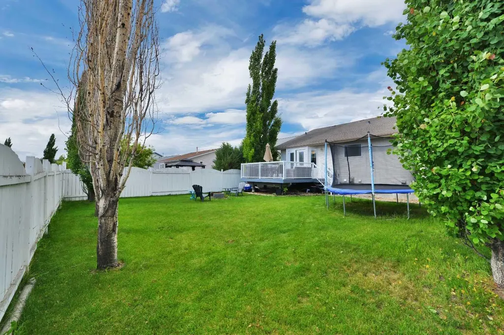 7 Logan Close Red Deer AB T4R 2N6
