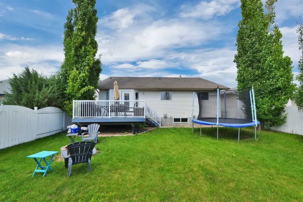 7 Logan Close Red Deer AB T4R 2N6