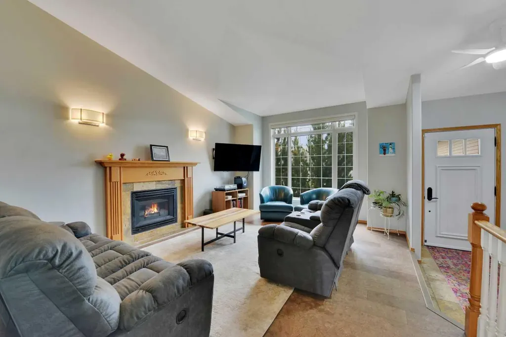 7 Logan Close Red Deer AB T4R 2N6