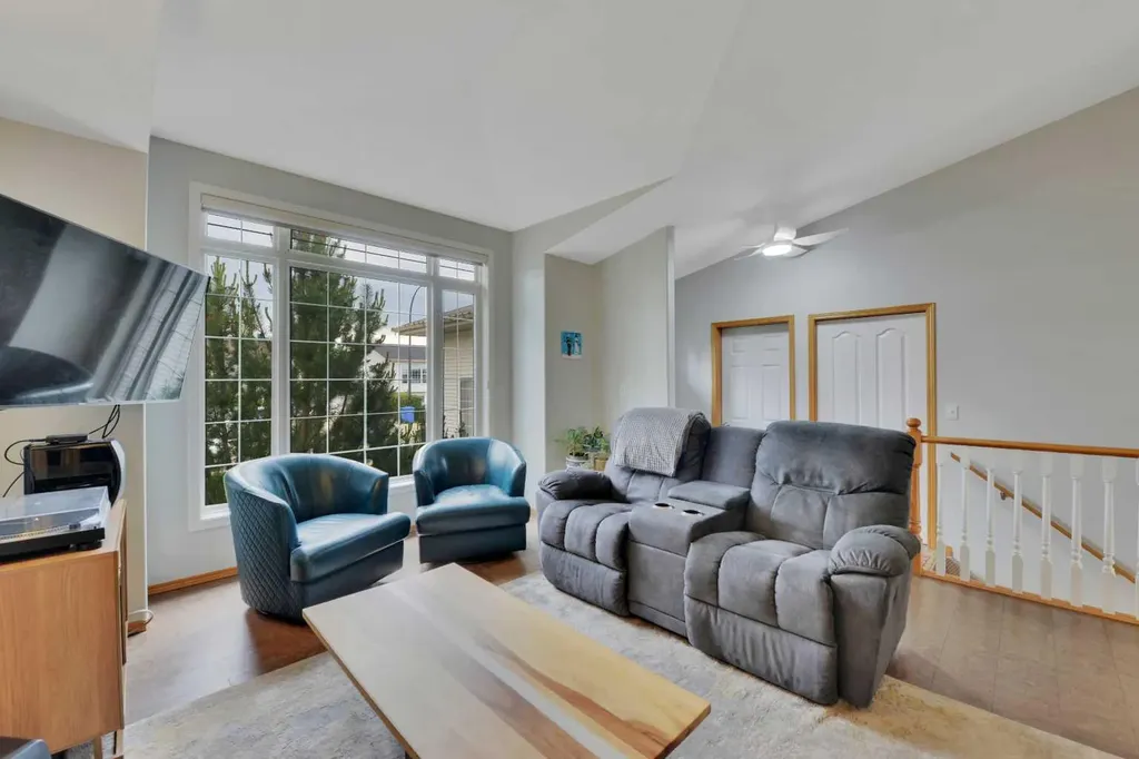 7 Logan Close Red Deer AB T4R 2N6