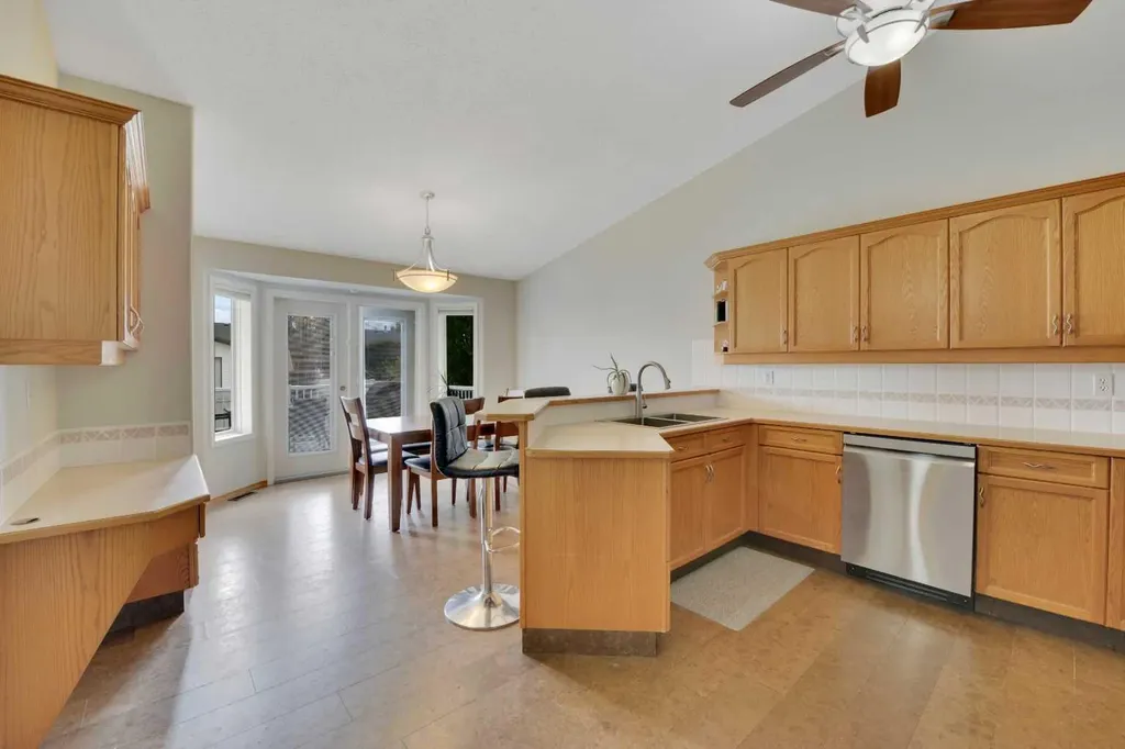 7 Logan Close Red Deer AB T4R 2N6