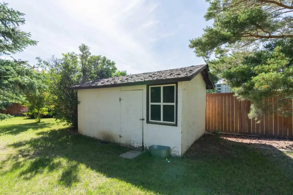 111 Temple Crescent W Lethbridge AB T1K 4T3