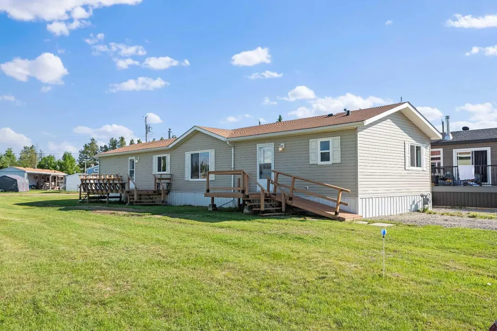 8 Trochu Avenue Trochu AB T0M2C0