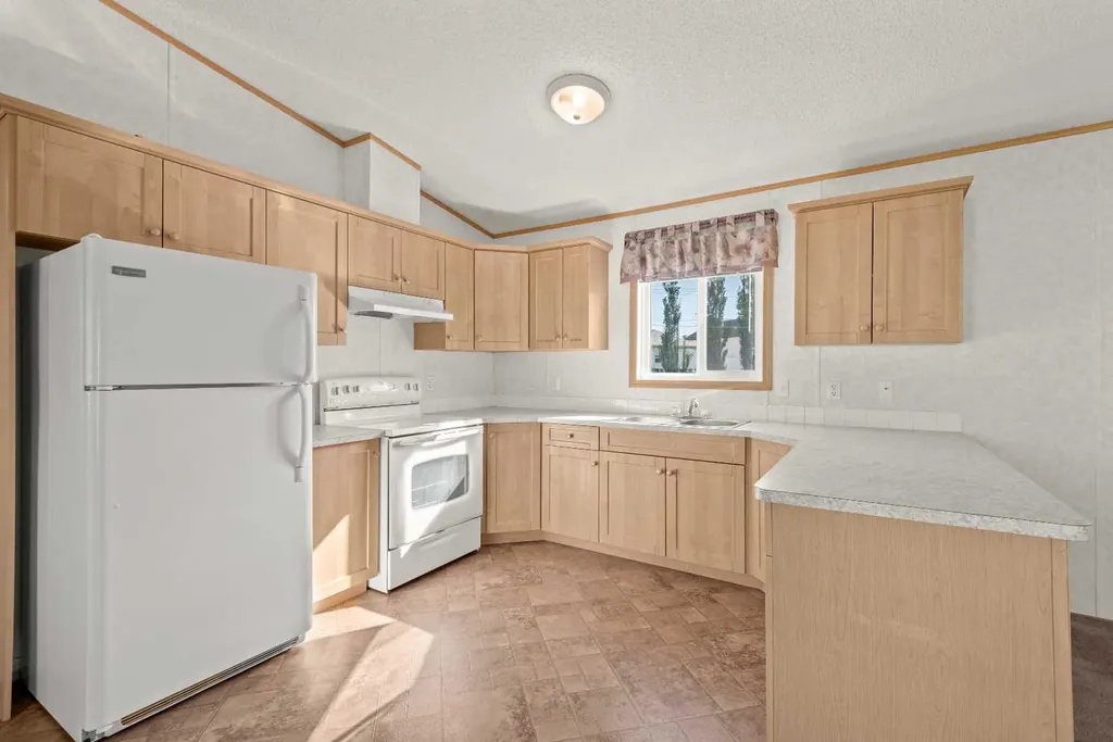 8 Trochu Avenue Trochu AB T0M2C0