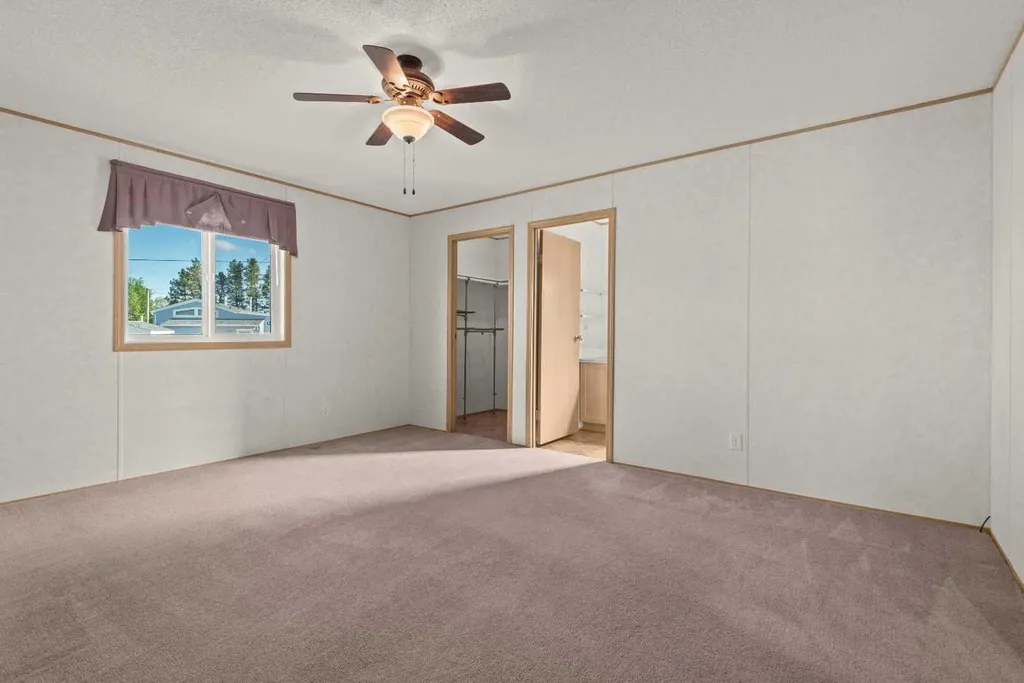 8 Trochu Avenue Trochu AB T0M2C0