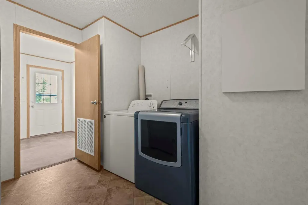 8 Trochu Avenue Trochu AB T0M2C0