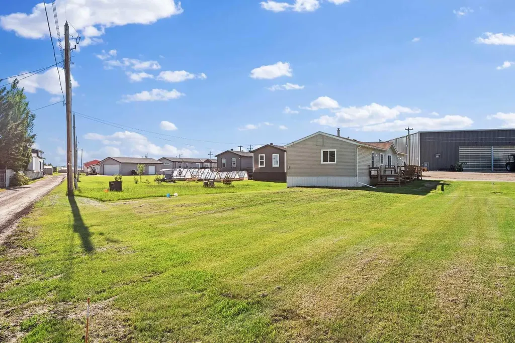 8 Trochu Avenue Trochu AB T0M2C0