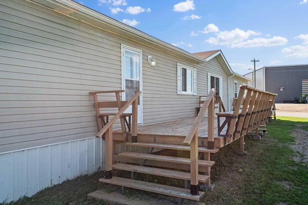 8 Trochu Avenue Trochu AB T0M2C0