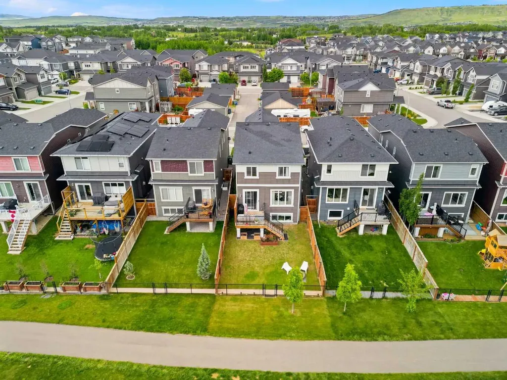 91 Emberside Garden Cochrane AB T4C 2L9