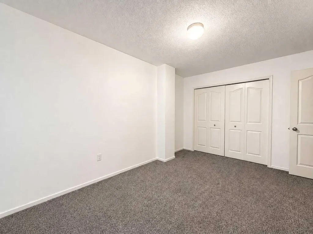 156 Canoe Drive SW Airdrie AB T4B2Z3