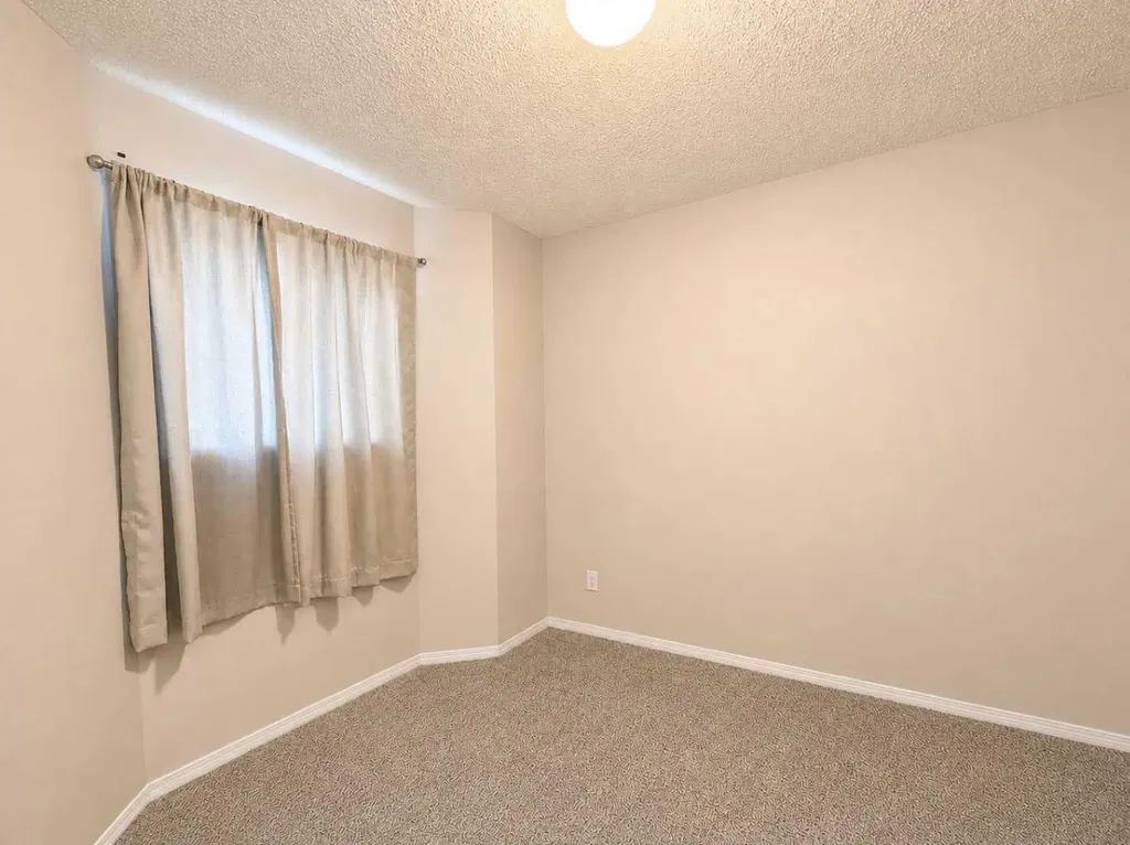 156 Canoe Drive SW Airdrie AB T4B2Z3