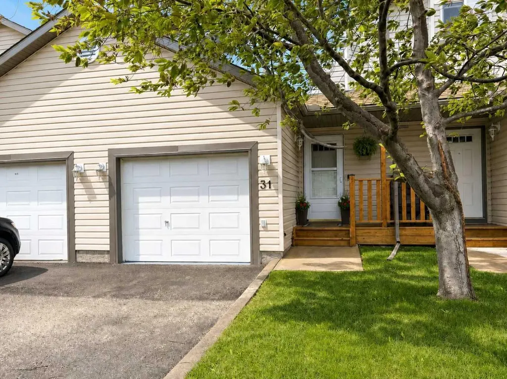 156 Canoe Drive SW Airdrie AB T4B2Z3