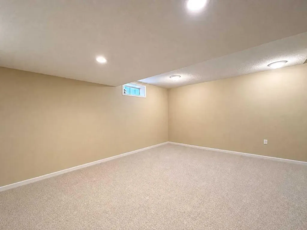156 Canoe Drive SW Airdrie AB T4B2Z3