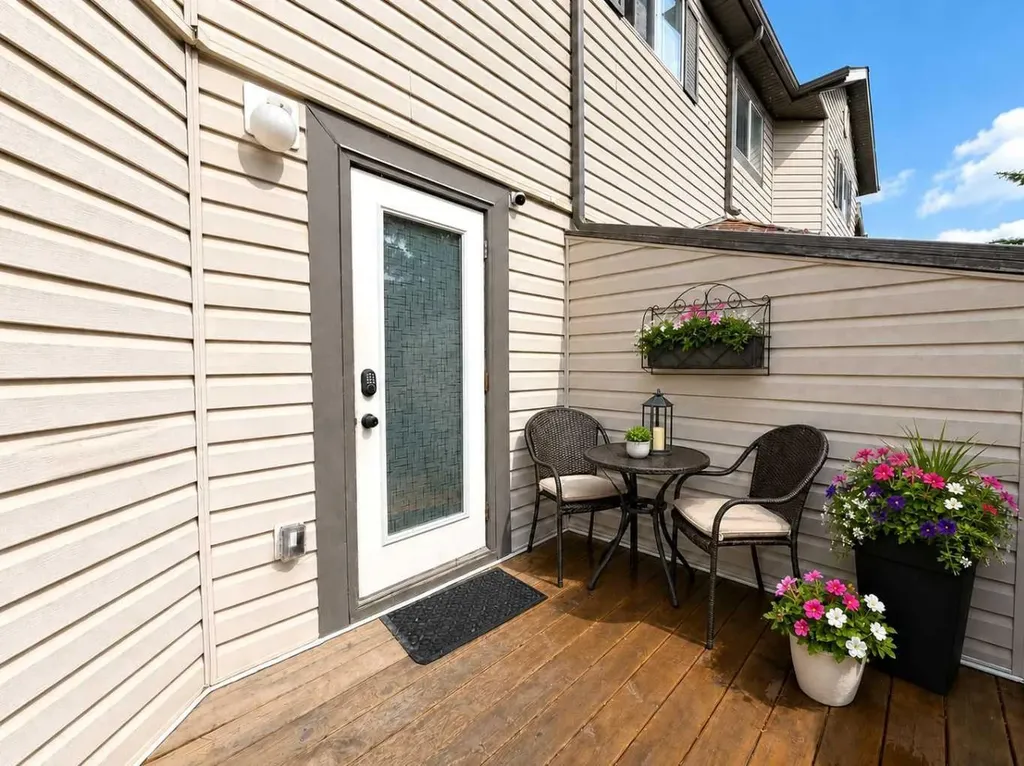 156 Canoe Drive SW Airdrie AB T4B2Z3