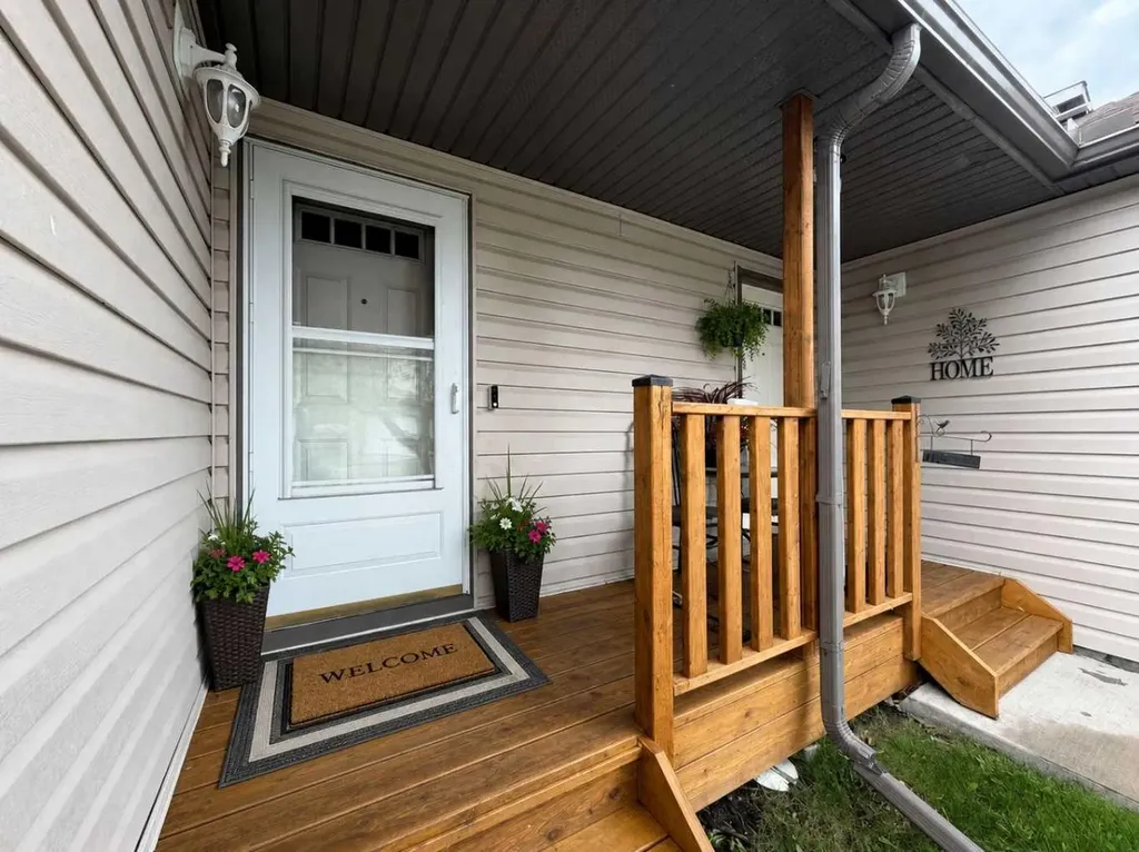 156 Canoe Drive SW Airdrie AB T4B2Z3