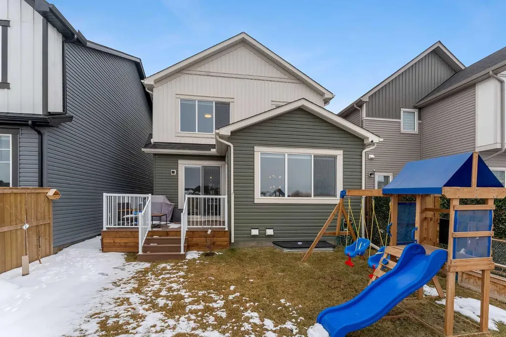 34 Belvedere Green SE Calgary AB T2A 7M5