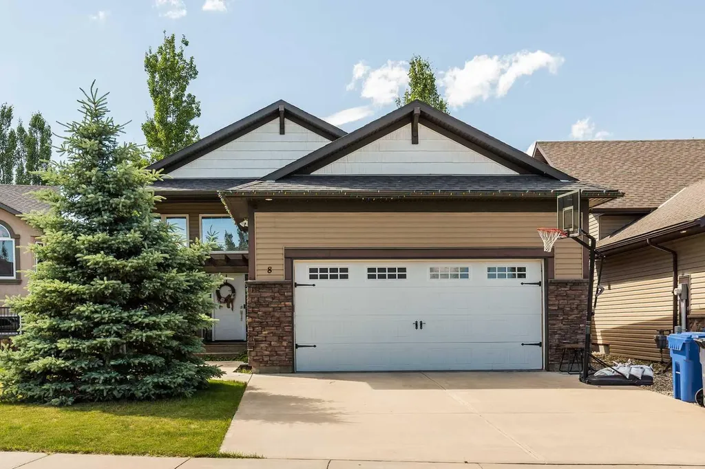 8 Riverton Crescent W Lethbridge AB T1K 5P3