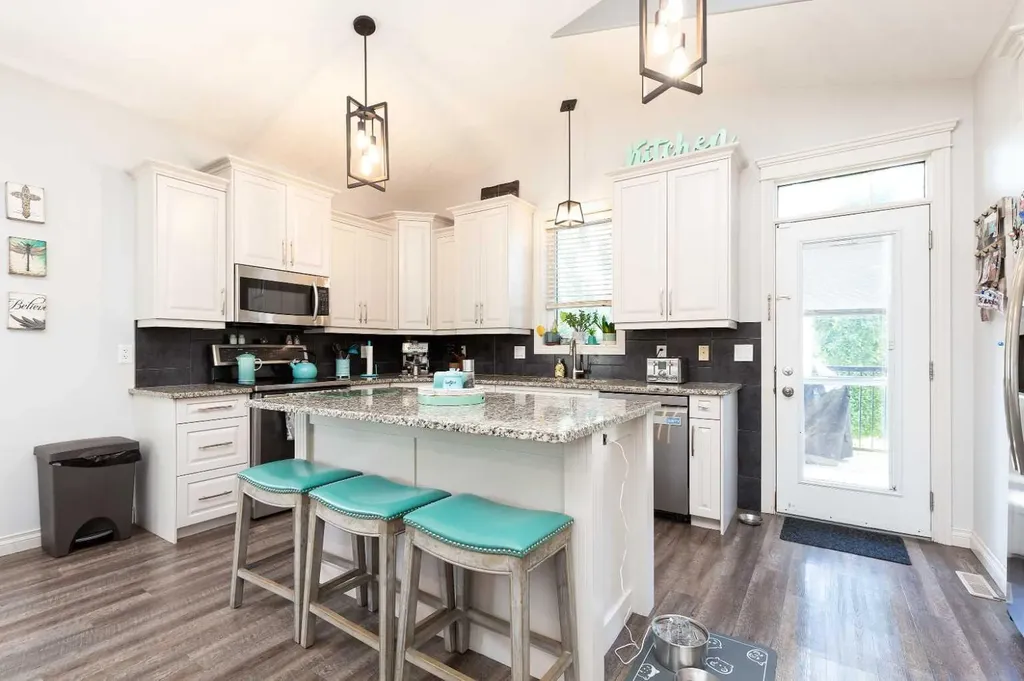 8 Riverton Crescent W Lethbridge AB T1K 5P3