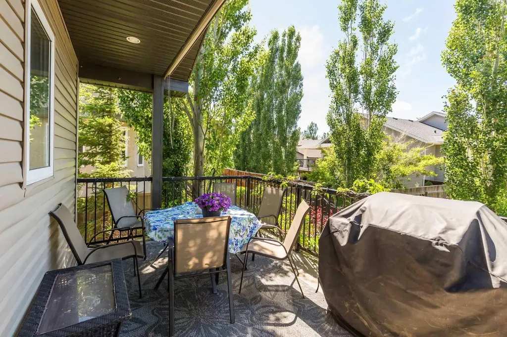 8 Riverton Crescent W Lethbridge AB T1K 5P3