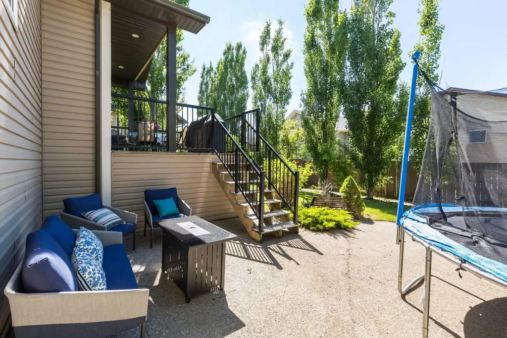 8 Riverton Crescent W Lethbridge AB T1K 5P3