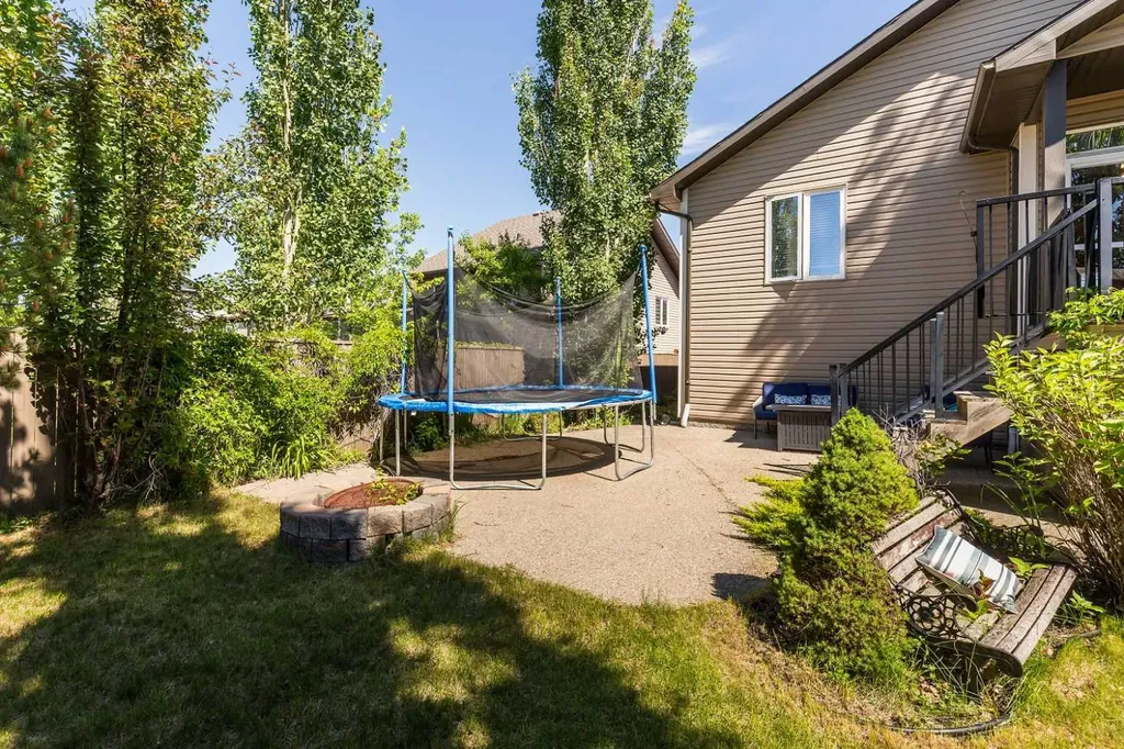 8 Riverton Crescent W Lethbridge AB T1K 5P3