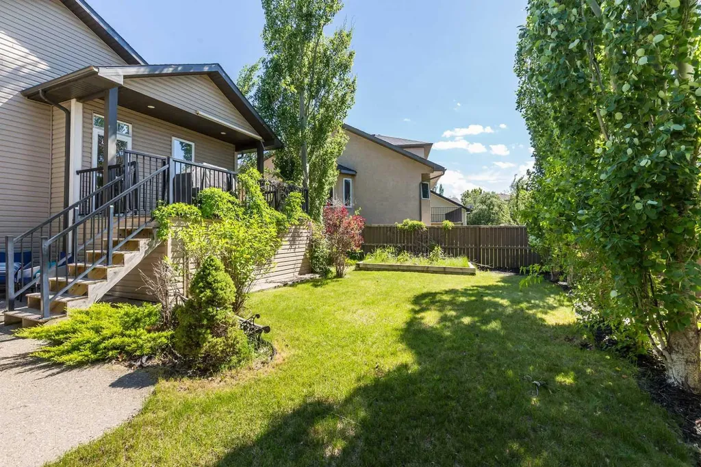 8 Riverton Crescent W Lethbridge AB T1K 5P3