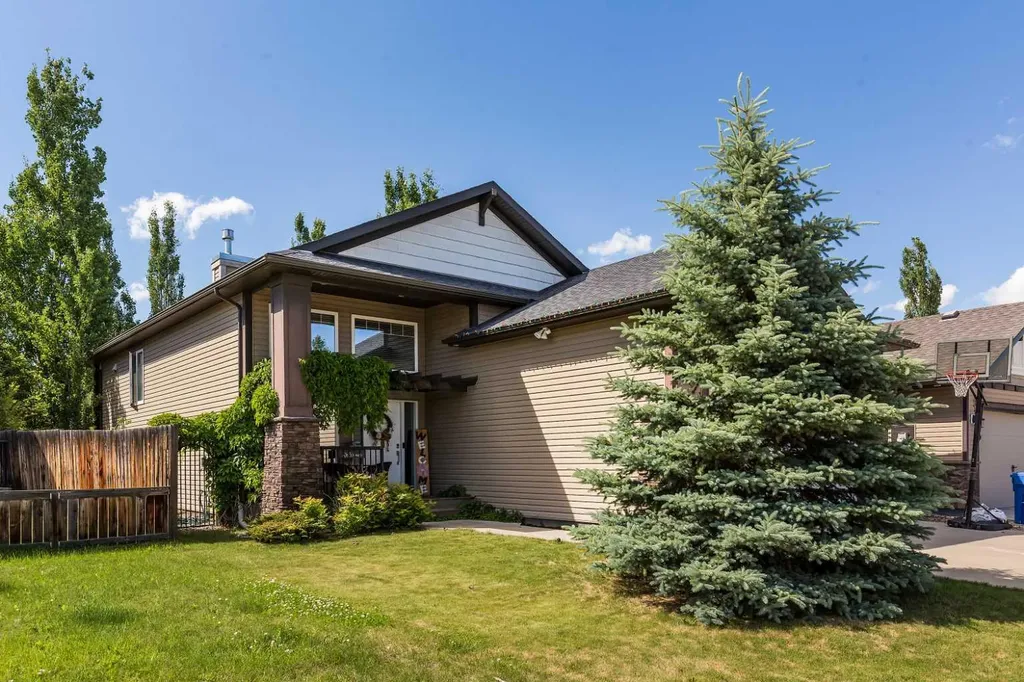 8 Riverton Crescent W Lethbridge AB T1K 5P3