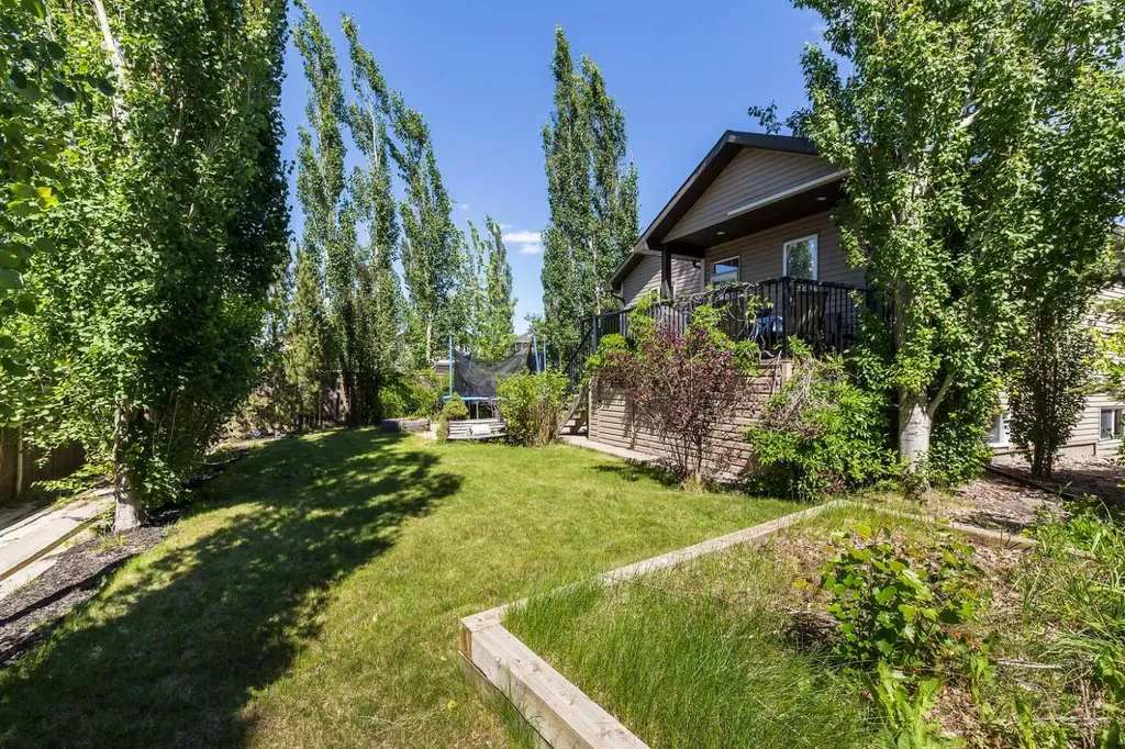 8 Riverton Crescent W Lethbridge AB T1K 5P3