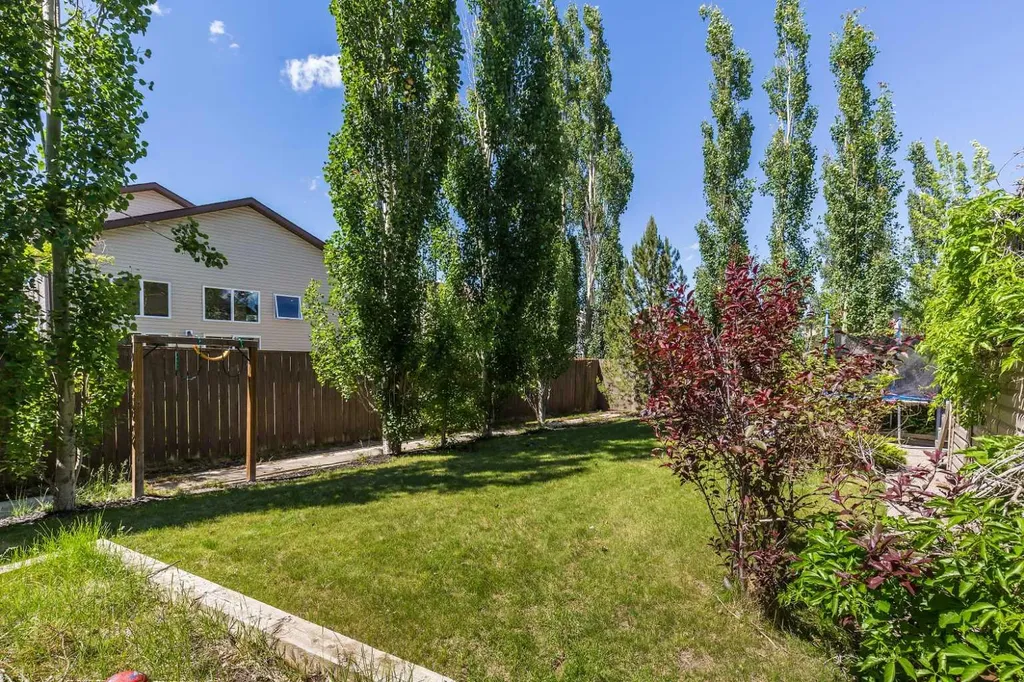 8 Riverton Crescent W Lethbridge AB T1K 5P3
