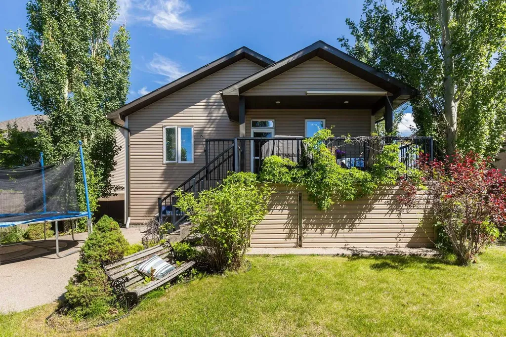 8 Riverton Crescent W Lethbridge AB T1K 5P3