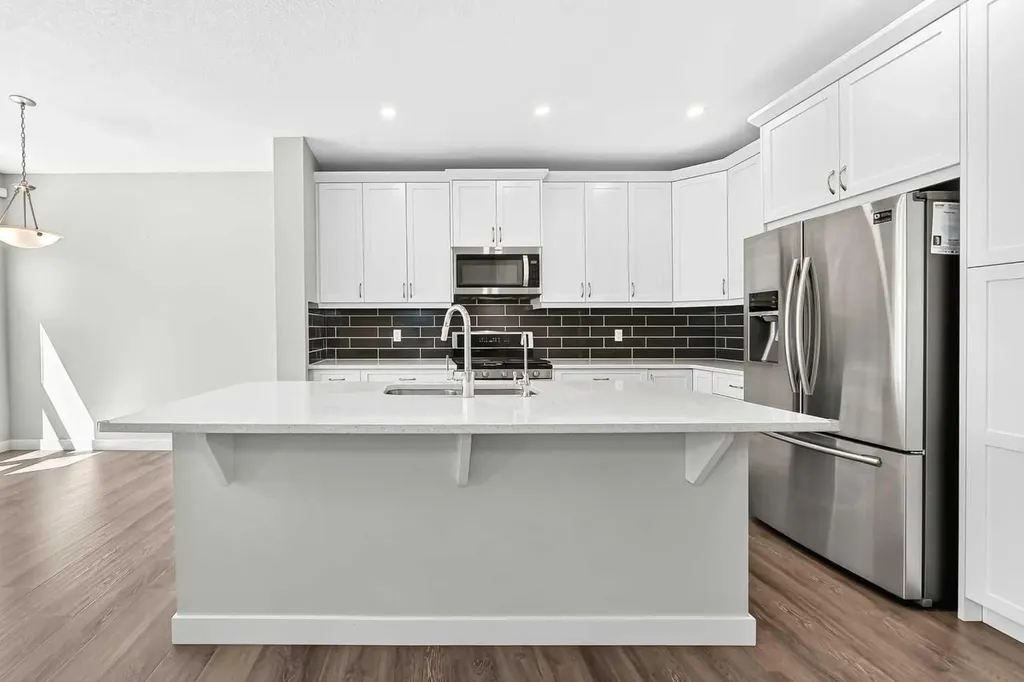 110 Crestbrook Way SW Calgary AB T3B 6H1