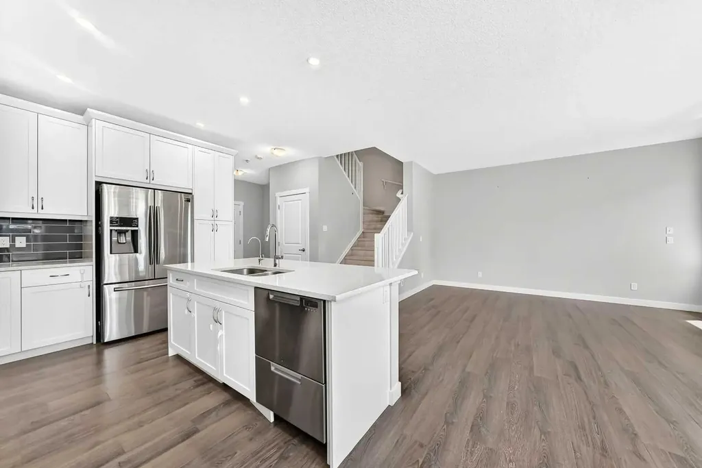 110 Crestbrook Way SW Calgary AB T3B 6H1