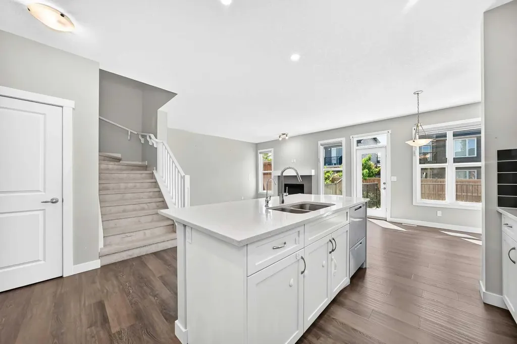 110 Crestbrook Way SW Calgary AB T3B 6H1
