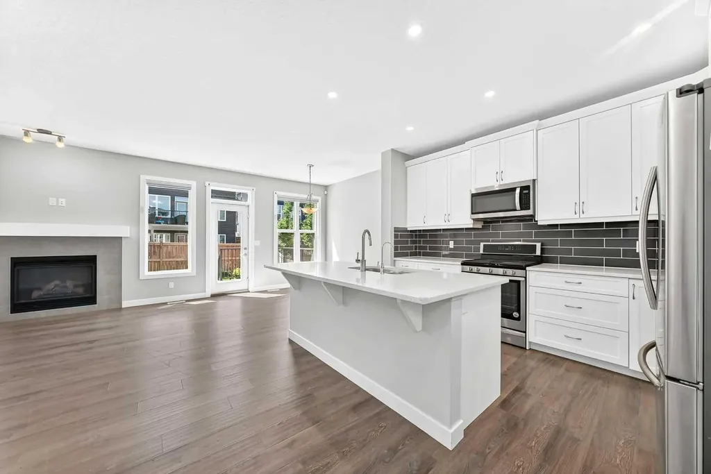 110 Crestbrook Way SW Calgary AB T3B 6H1