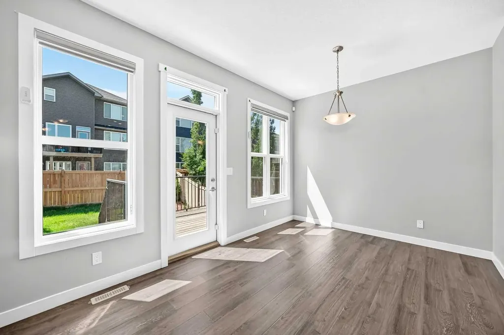 110 Crestbrook Way SW Calgary AB T3B 6H1