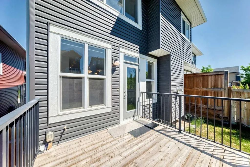 110 Crestbrook Way SW Calgary AB T3B 6H1