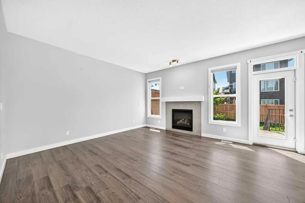 110 Crestbrook Way SW Calgary AB T3B 6H1