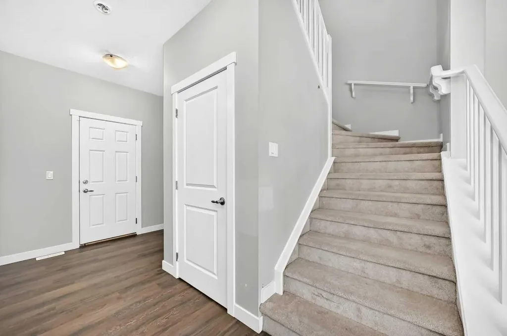 110 Crestbrook Way SW Calgary AB T3B 6H1