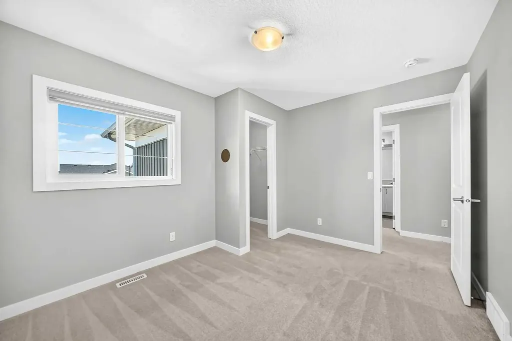 110 Crestbrook Way SW Calgary AB T3B 6H1