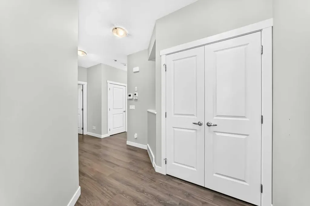 110 Crestbrook Way SW Calgary AB T3B 6H1
