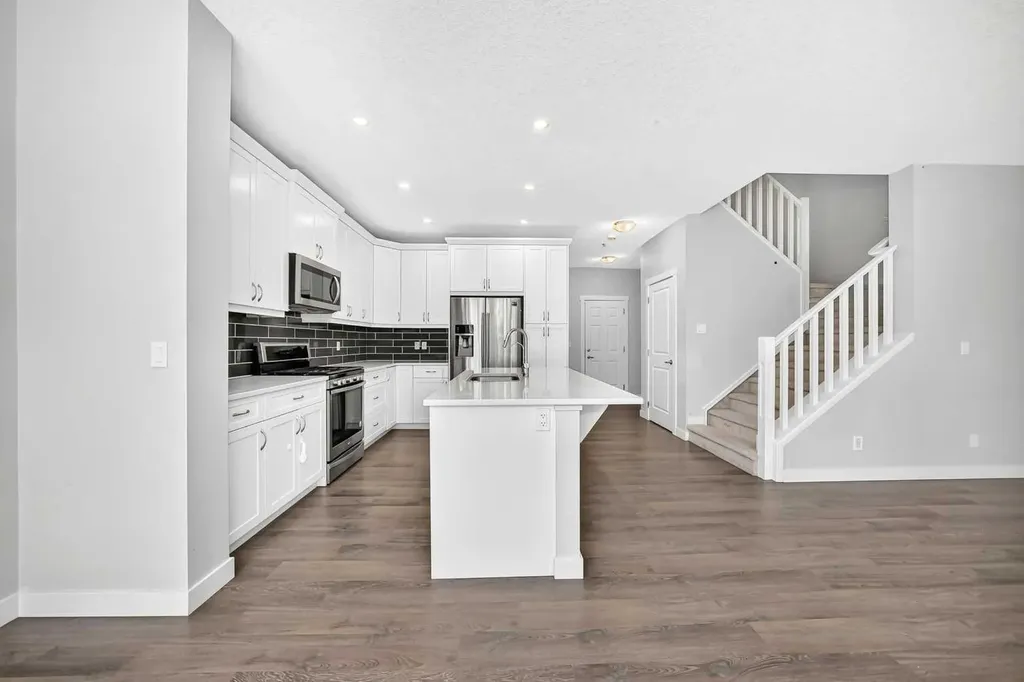 110 Crestbrook Way SW Calgary AB T3B 6H1