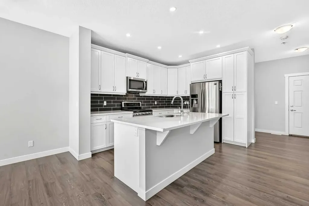 110 Crestbrook Way SW Calgary AB T3B 6H1