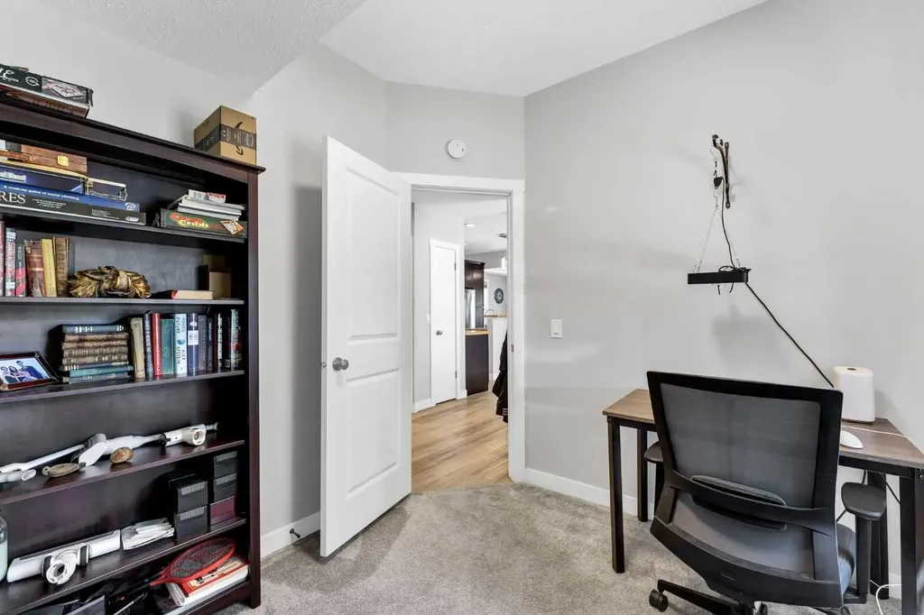 212 6 Street SE Medicine Hat AB T1A 1H1
