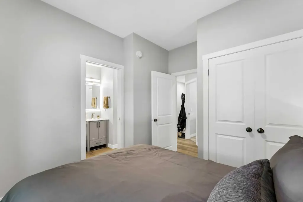 212 6 Street SE Medicine Hat AB T1A 1H1