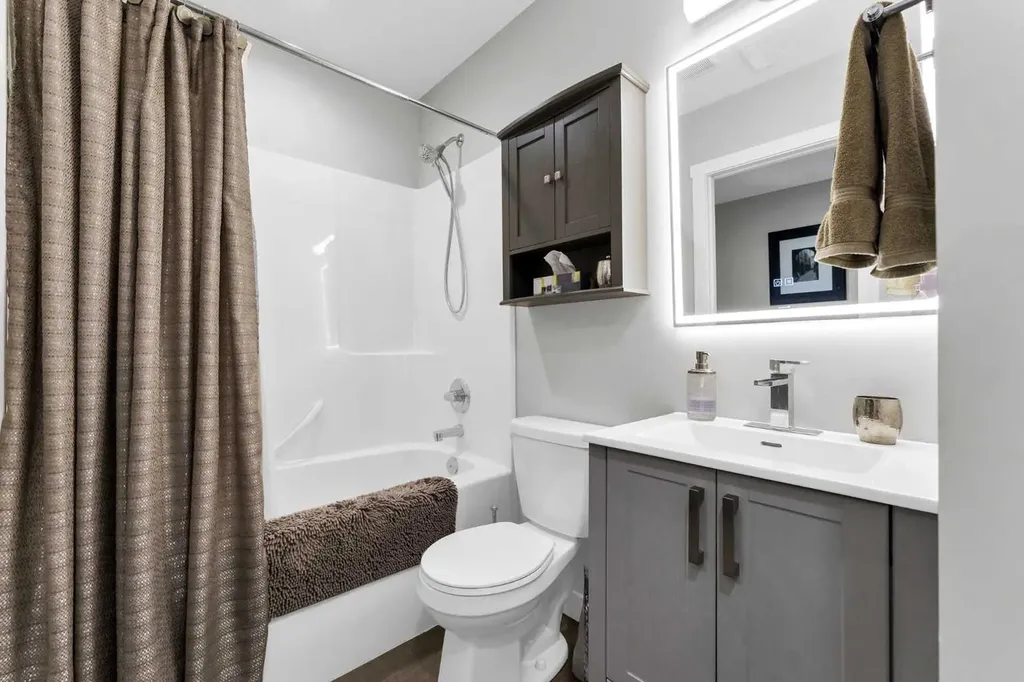 212 6 Street SE Medicine Hat AB T1A 1H1