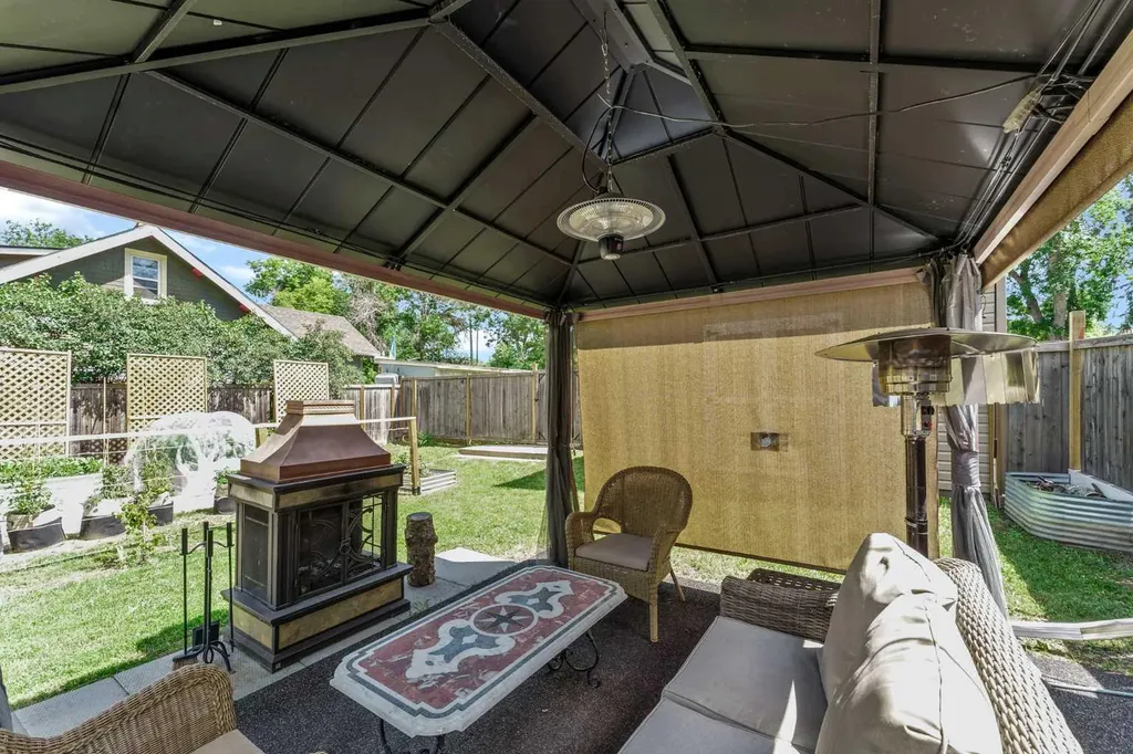 212 6 Street SE Medicine Hat AB T1A 1H1