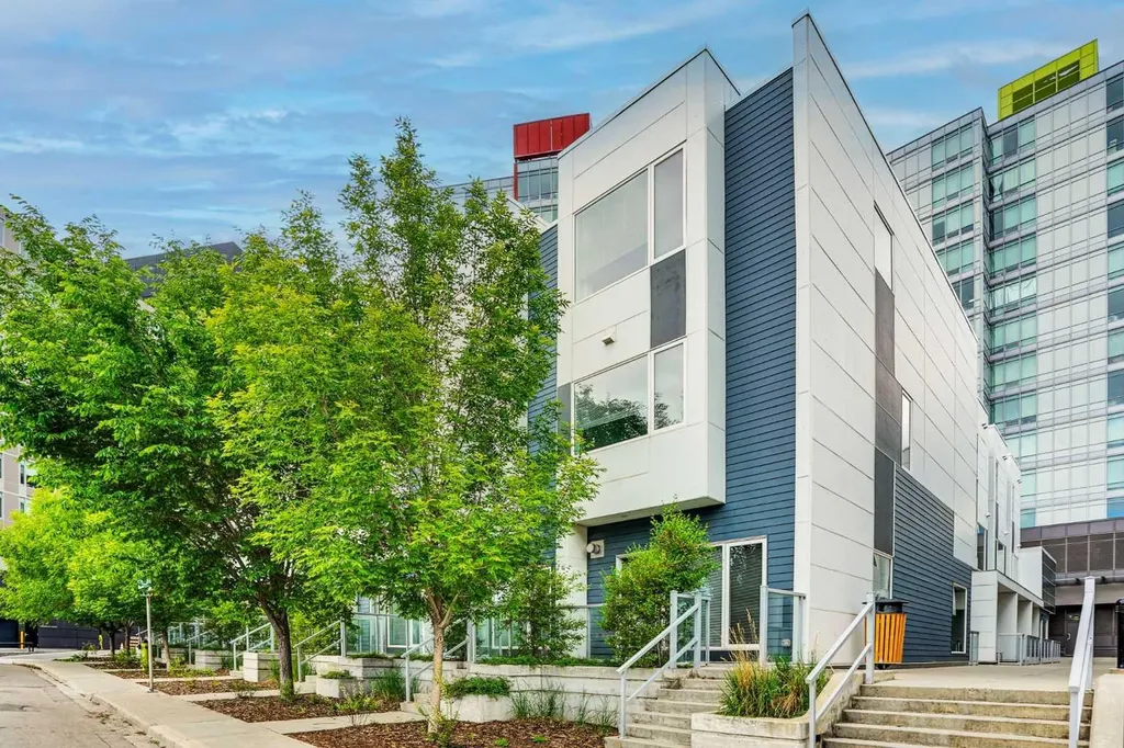 20 Brentwood Common NW Calgary AB T2L 2L7