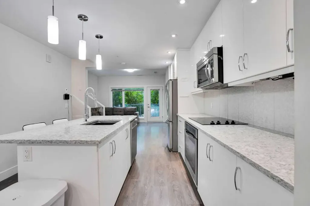 20 Brentwood Common NW Calgary AB T2L 2L7