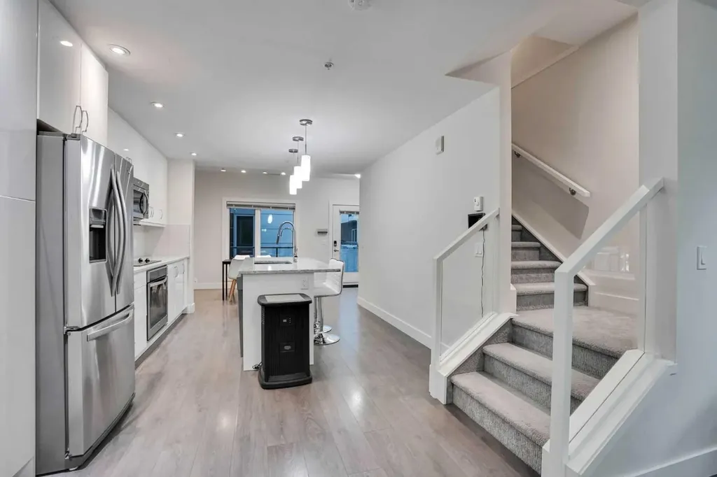 20 Brentwood Common NW Calgary AB T2L 2L7