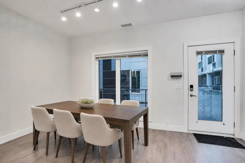 20 Brentwood Common NW Calgary AB T2L 2L7